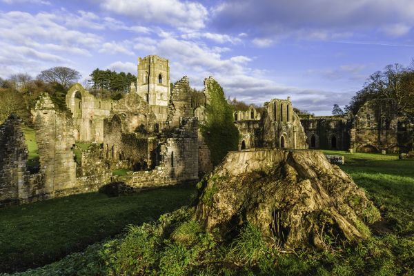 fountains abbey in yorkshire